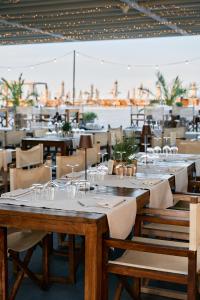 A restaurant or other place to eat at MarePineta Resort