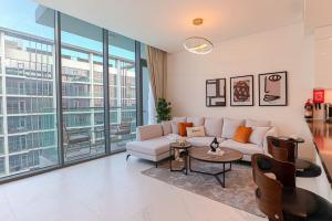 Fotografie z fotogalerie ubytování HiGuests - Magnificent Apartment with Stunning Lagoon Views v Dubaji