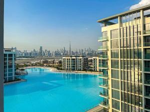 Fotografie z fotogalerie ubytování HiGuests - Magnificent Apartment with Stunning Lagoon Views v Dubaji