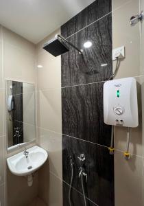 a bathroom with a sink and a shower at KUANTAN BESERAH BUDGET HOTEL in Kuantan