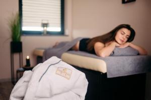 Łóżko lub łóżka w pokoju w obiekcie Hotel Aquarius Restaurant Wellness Spa