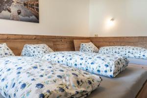 Łóżko lub łóżka w pokoju w obiekcie Apartments Wimpissinger