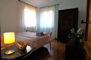 Postel nebo postele na pokoji v ubytování SCAPPO IN UMBRIA, La Casa nel bosco
