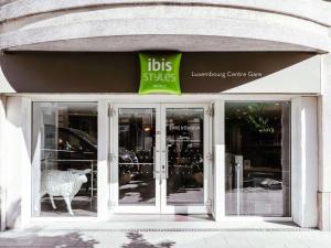 a store front with a stuffed animal in the window at ibis Styles Luxembourg Centre Gare in Luxembourg