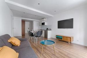a living room with a couch and a table at SD1 - Magnifique Appartement 2BR/6P - Center Paris in Paris