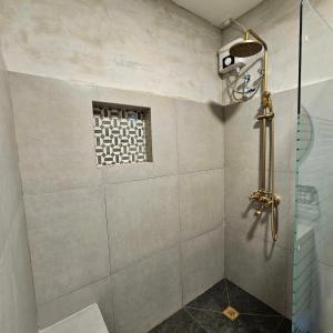Ένα μπάνιο στο Kimberly's Place - Transient House Amadeo Cavite