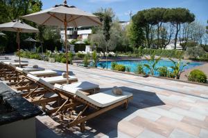 Bazén v ubytování Villa Regina - MarePineta Resort nebo v jeho okolí