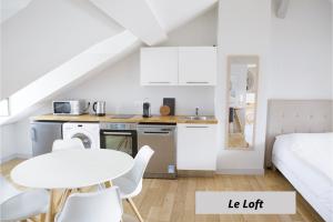 Köök või kööginurk majutusasutuses Apparts de l'Oncle Louis