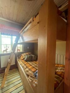 a bedroom with two bunk beds in a room at Unikt 1800-tals boende i hjärtat av Dalarna in Våmhus