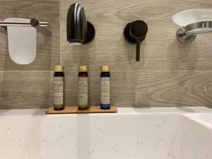 Phòng tắm tại Theoreion +55 ảnh