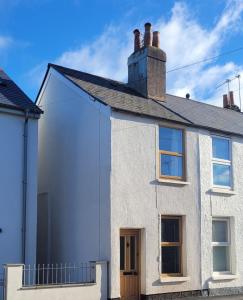 a white house with a chimney on top of it at LITTLE HAVEN 1 Bedroom House sought after area in Topsham