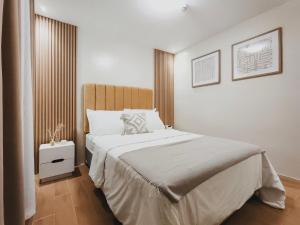 Cama ou camas em um quarto em The Constant Cove – 3BR Condo Near Airport, Samal Island & Malls