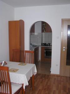 Kuchyňa alebo kuchynka v ubytovaní Raday Central Apartment