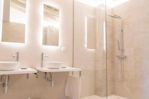 Łazienka w obiekcie Suites Alfonso X