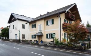 a building on the side of a street at Pension Schiessling in Anif