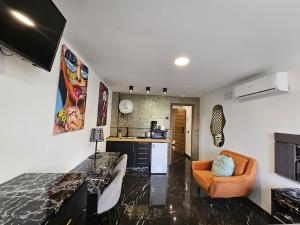Kuchnia lub aneks kuchenny w obiekcie Apartamentos Benidorm Black