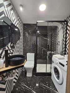 Łazienka w obiekcie Apartamentos Benidorm Black