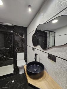 Łazienka w obiekcie Apartamentos Benidorm Black