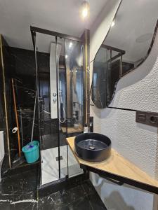 Łazienka w obiekcie Apartamentos Benidorm Black