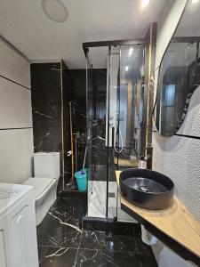 Łazienka w obiekcie Apartamentos Benidorm Black