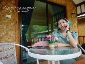 Fotografie z fotogalerie ubytování Kohmook Happy time Bungalow v destinaci Ko Mook