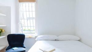 A bed or beds in a room at Pantheon Rome Relais