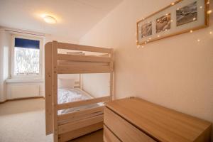 Postel nebo postele na pokoji v ubytování Weisshorn Apartment by Arosa Holiday + 12 fotografií