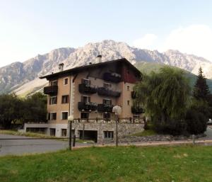 Nespecifikovaný výhled na hory nebo výhled na hory při pohledu z hotelu