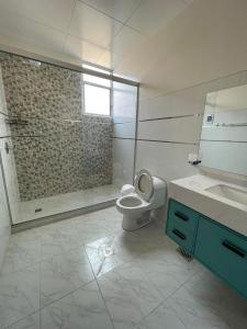 a bathroom with a toilet and a sink and a shower at Hostal Alvasar in Copacabana