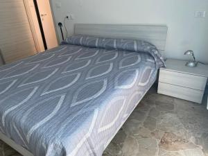 En eller flere senge i et værelse på Appartamento Torre Pedrera