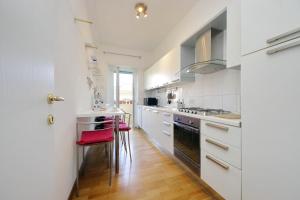 Kuhinja oz. manjša kuhinja v nastanitvi Confortevole appartamento vicino Ponte Milvio