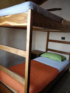 two bunk beds in a room with a green pillow at Agririfugio Molini in Camogli