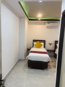 a bedroom with a bed with a green ceiling at Sunview Residence in Kaashidhoo