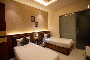 Postel nebo postele na pokoji v ubytování Hotel RR 62-Jaipur City Centre Hotel