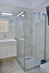 Ванная комната в Neron Apartments in Caesar Resort & SPA, Long Beach