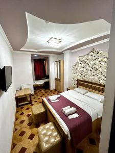 Postel nebo postele na pokoji v ubytování Georgian Palace Hotel