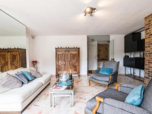 Televízia a/alebo spoločenská miestnosť v ubytovaní Grand appartement avec terrasse face au Mont-Blanc, parking et WiFi - FR-1-343-173