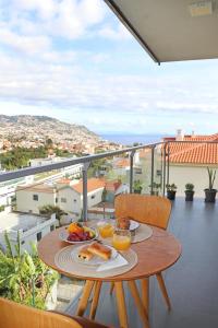 En balkon eller terrasse på Highrise Madalenas Apartment