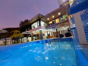 Bazén v ubytování An Pao Luxury Beach Pool Villa 5 - Koh Yao Noi nebo v jeho okolí