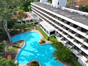 Bazén v ubytování Purimas Beach Hotel & Spa nebo v jeho okolí
