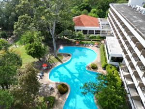 Bazén v ubytování Purimas Beach Hotel & Spa nebo v jeho okolí