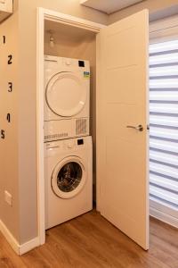 a laundry room with a washer and dryer at The Rugby Accommodation in Rugby