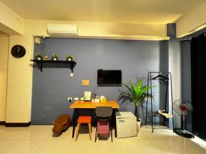 a dining room with a table and chairs and a tv at 好客行館 in Donggang