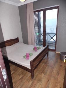 Ένα ή περισσότερα κρεβάτια σε δωμάτιο στο Bakuriani Rooms