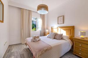 A bed or beds in a room at 2034 Hacienda Nagueles I Marbella Golden Mile Még 13 kép