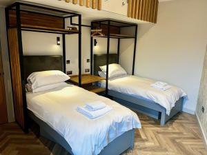 Katil atau katil-katil dalam bilik di Station Cottage