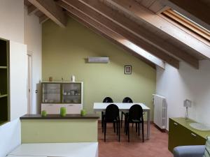 a dining room with a table and chairs at Mansarda nel cuore di Novi in Novi Ligure