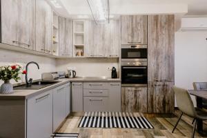 Kuchyň nebo kuchyňský kout v ubytování LA88 Bayview Rooms