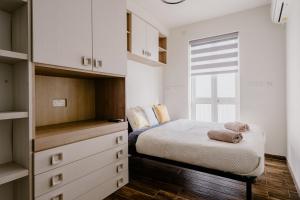 Postel nebo postele na pokoji v ubytování LA88 Bayview Rooms