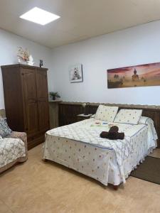 a bedroom with a bed with a white comforter at Alojamiento la Real in La Aldea de San Nicolas